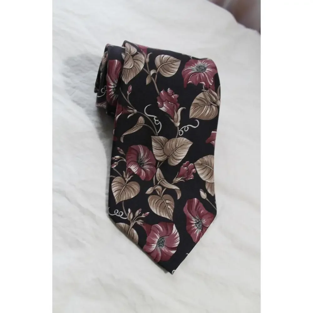 Vintage SAVILE ROW Italian Silk Floral Necktie, 4 X 57 Inches